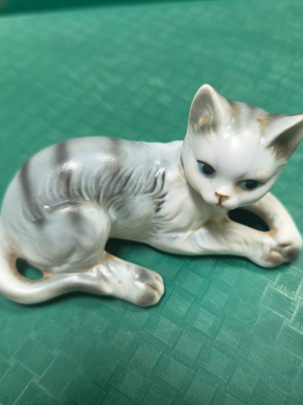 vintage enesco ceramic cat figurine gray and white reclining design